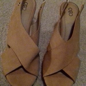 Cato tan crossband wedges